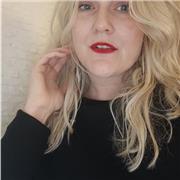 Insegnate madrelingua con esperienza sia con una scuola di lingue e lezioni privati oltre 10 anni.Il mio scopo oltre l'insegnamento della lingua è, farvi innamorare del mio paese d'origine. Con entusiasmo, storie, cultura tedesca e curiosità sulle